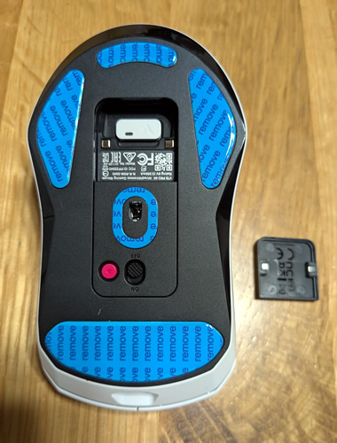 RAPOO VT9PRO4Kの4K対応のUSBドングルはマウスの背面保管